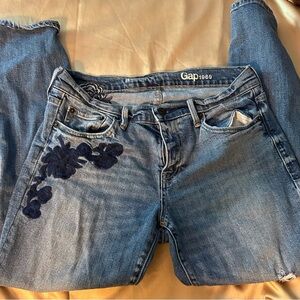 Gap 1969 floral embroidered jeans size 6
